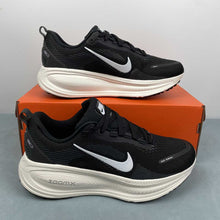 Cargar imagen en el visor de la galería, Nike Zoom Vomero 18 Black Summit White HM6803-007
