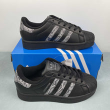 Cargar imagen en el visor de la galería, Adidas Superstar 2 Black Snakeskin Reflective JP6058
