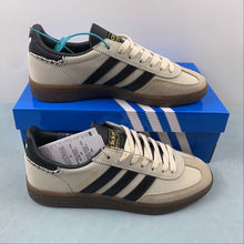 Cargar imagen en el visor de la galería, Adidas Handball Spezial Wonder White Core Black Magic Beige IE3698
