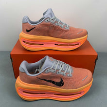 Cargar imagen en el visor de la galería, Nike Vomero Premium Gray Orange HQ2050-769
