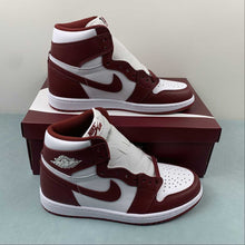 Cargar imagen en el visor de la galería, Air Jordan 1 Retro High OG White Team Red DZ5485-160
