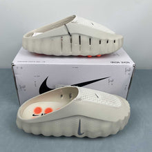Cargar imagen en el visor de la galería, Nike Mind 001 Slide Light Bone Hyper Crimson Buff Chrome HQ4307-002
