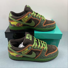 Cargar imagen en el visor de la galería, Dunk Low Premium Dls SB Quickstrike De La Soul Altitude Brown Green 789841-332
