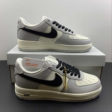 Cargar imagen en el visor de la galería, Air Force 1 07 Low Soot White Gray Black Metallic Gold DO7417-991
