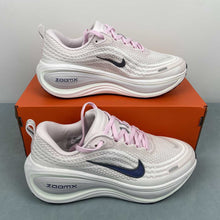 Cargar imagen en el visor de la galería, Nike Zoom Vomero PLUS Pearl Pink Barely Green Navy HV8154-606
