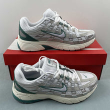 Cargar imagen en el visor de la galería, Nike P-6000 Premium Light Bone Bicoastal Green Metallic Silver HF4308-072
