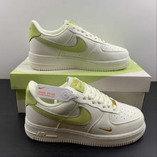 Cargar imagen en el visor de la galería, Air Force 1 07 Low Cream Metallic Gold Green Sail MN5696-109
