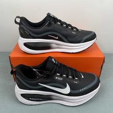 Cargar imagen en el visor de la galería, Nike Zoom Vomero 18 GTX Black White Metallic Silver HQ7002-002
