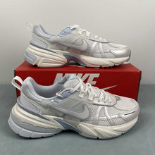 Cargar imagen en el visor de la galería, Nike V2k Run White Sky Blue Silver FD0736-009
