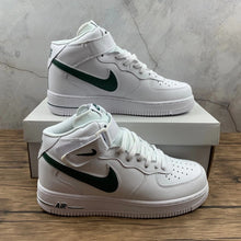 Cargar imagen en el visor de la galería, Air Force 1 07 Mid White and Green AO2424-104
