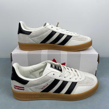 Cargar imagen en el visor de la galería, Adidas Gazelle x Supreme White Black Red Gum SC9207-726
