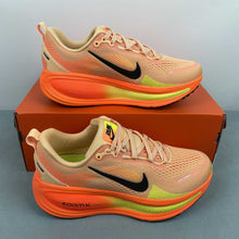 Cargar imagen en el visor de la galería, Nike Zoom Vomero 18 Orange Chalk Black Volt HM6803-700
