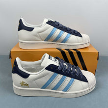 Cargar imagen en el visor de la galería, Adidas Superstar x Stussy HS3083
