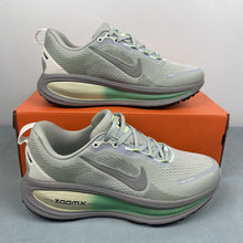 Cargar imagen en el visor de la galería, Nike Zoom Vomero 18 Grey Fluorescent Green HM6803-002
