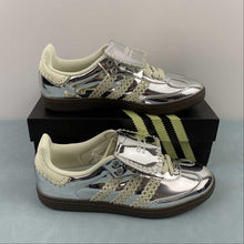 Cargar imagen en el visor de la galería, Adidas Samba Wales Bonner Silver White Greone IG8181
