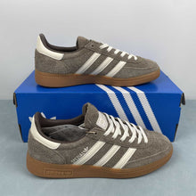 Cargar imagen en el visor de la galería, Adidas Handball Spezial Earth Strata Off White Gum IF6490
