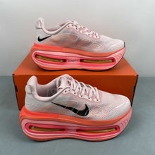 Cargar imagen en el visor de la galería, Nike Vomero Premium Lt Pink Orange FN8453-036
