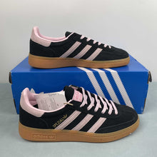 Cargar imagen en el visor de la galería, Adidas Handball Spezial Core Black Clear Pink Gum IE5897
