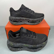 Cargar imagen en el visor de la galería, Nike Vomero Premium Black Realtree IO7325-001
