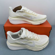 Cargar imagen en el visor de la galería, Air Zoom Pegasus 42 Light Beige Yellow IB1881-106
