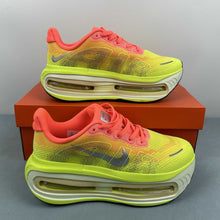 Cargar imagen en el visor de la galería, Nike Vomero Premium Fluorescent Green FN8453-019
