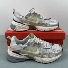Cargar imagen en el visor de la galería, Nike V2k Run White Khaki Metallic Silver White HJ7245-100
