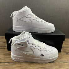 Cargar imagen en el visor de la galería, Air Force 1 07 Mid Premium White Black CU3088-606
