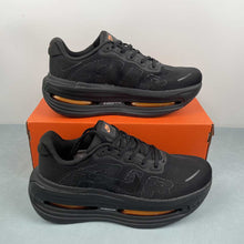 Cargar imagen en el visor de la galería, Nike Vomero Premium Black Orange HQ2050-622
