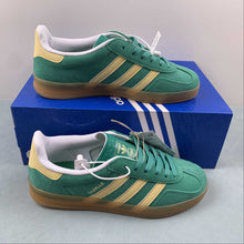 Cargar imagen en el visor de la galería, Adidas Gazelle Indoor Semi Court Green Almost Yellow Gum IH7500
