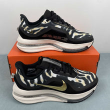 Cargar imagen en el visor de la galería, Pegasus Premium Zebra Black Metallic Gold IQ0368-010
