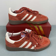 Cargar imagen en el visor de la galería, Adidas Handball Spezial CNY Red Off White Gold KJ6299
