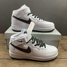 Cargar imagen en el visor de la galería, Air Force 1 07 Mid LV8 White Black 366731-808
