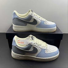 Cargar imagen en el visor de la galería, Air Force 1 07 Low Light Blue Grey AA1366-401
