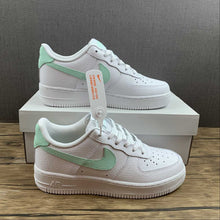 Cargar imagen en el visor de la galería, Air Force 1 07 Low White Light Green CT3839-105
