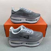 Cargar imagen en el visor de la galería, Nike Vomero Premium Grey FN8453-015
