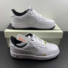 Cargar imagen en el visor de la galería, Air Force 1 07 Low White Black Gold DD1225-001
