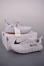 Cargar imagen en el visor de la galería, Nike Mind 002 Light Smoke Grey HQ4308-003
