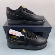 Cargar imagen en el visor de la galería, Air Force 1 07 Low Black University Gold FZ4617-001
