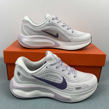 Cargar imagen en el visor de la galería, Nike Journey Run Summit White Barely Grape Violet Mist Daybreak FJ7765-100
