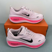 Cargar imagen en el visor de la galería, Nike Zoom Vomero PLUS Pink Foam Black Hyper Pink HV8150-602
