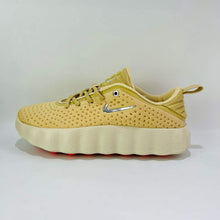 Cargar imagen en el visor de la galería, Nike Mind 002 Light Khaki White HQ4308-200
