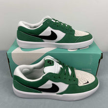 Cargar imagen en el visor de la galería, SB Force 58 Pine Green White DV5477-300
