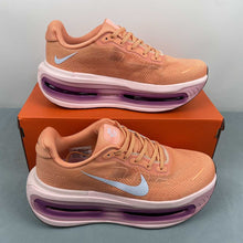 Cargar imagen en el visor de la galería, Nike Vomero Premium Tangerine Tint HM5973-801
