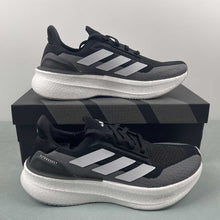 Cargar imagen en el visor de la galería, Adidas UltraBoost 5X Core Black Cloud White Carbon IH3110
