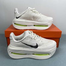 Cargar imagen en el visor de la galería, Nike Vomero Premium White Green FN8453-008
