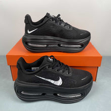 Cargar imagen en el visor de la galería, Nike Vomero Premium All Black White FN8453-004
