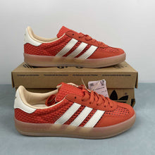 Cargar imagen en el visor de la galería, Adidas Gazelle Indoor Glory Amber Off White Magic Beige JS0713
