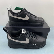 Cargar imagen en el visor de la galería, Air Force 1 07 Low LV8 Black Metallic Silver DX8967-001
