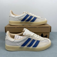 Cargar imagen en el visor de la galería, Adidas Gazelle Indoor Off White Focus Blue Warm Vanilla JH5419
