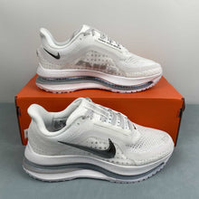 Cargar imagen en el visor de la galería, Pegasus Premium White Metallic Silver HQ2592-102
